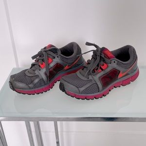 NIKE Women's Dual Fusion ST2 Sneakers - Size 6.5